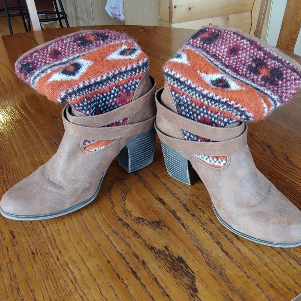 Candies Aztec above the ankle boots. 8.5